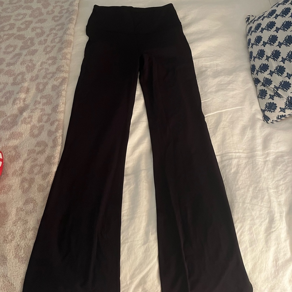 Lululemon nulu groove pant (flare pant)